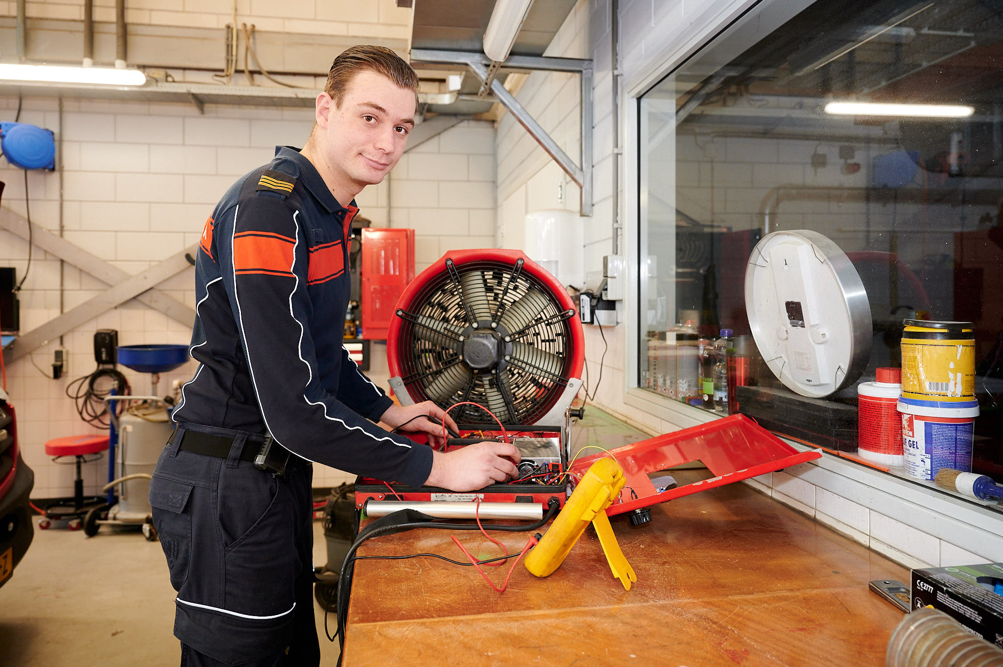 Brandweer aan het werk in de werkplaats